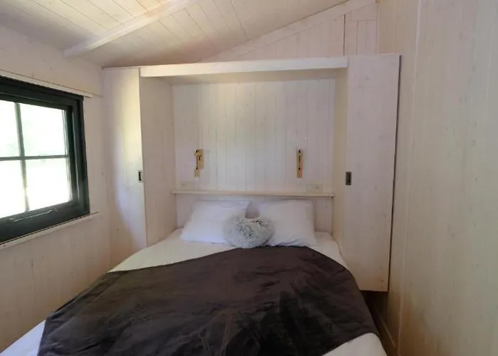 Les De Lara Menesplet